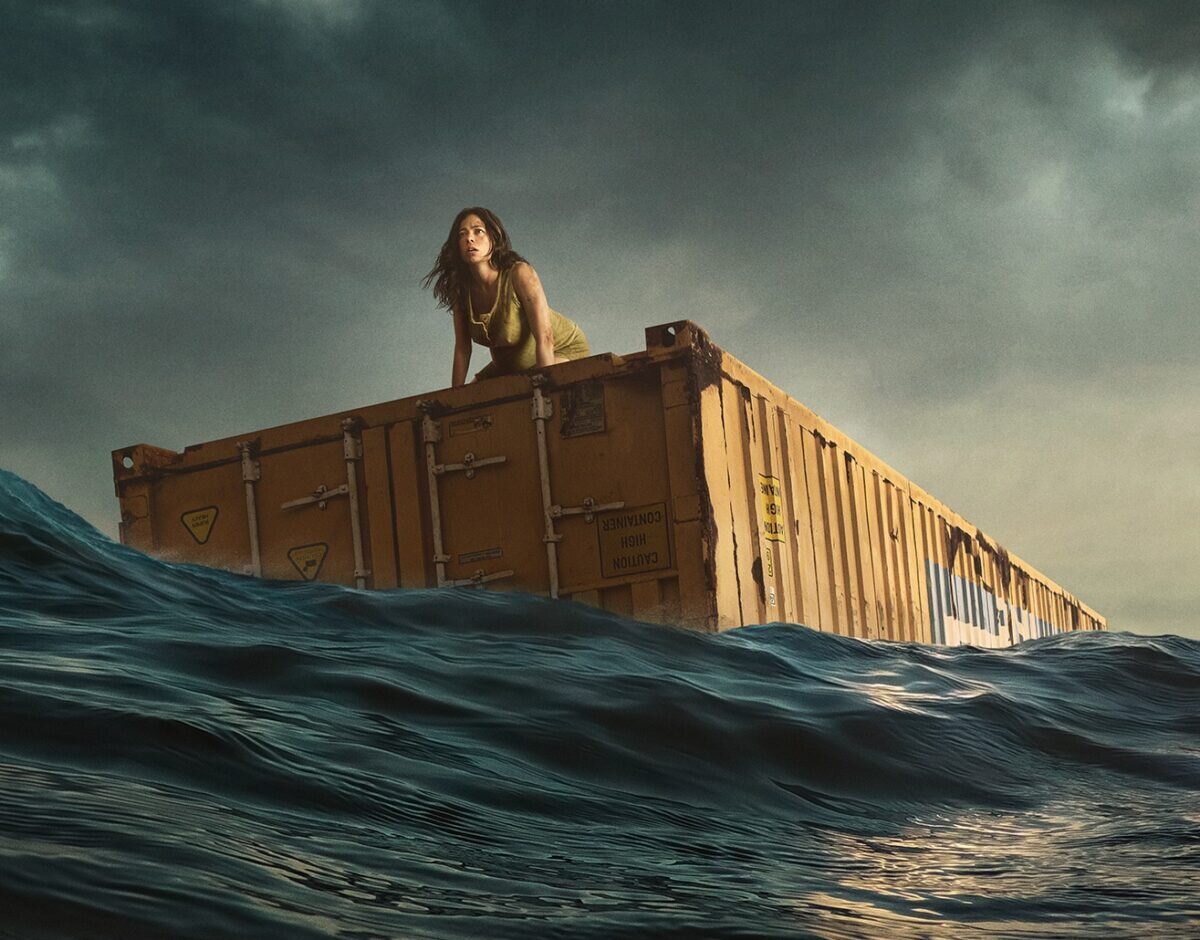 žena na moři, pluje na přepravním kontejneru ve filmu Uprostřed ničeho