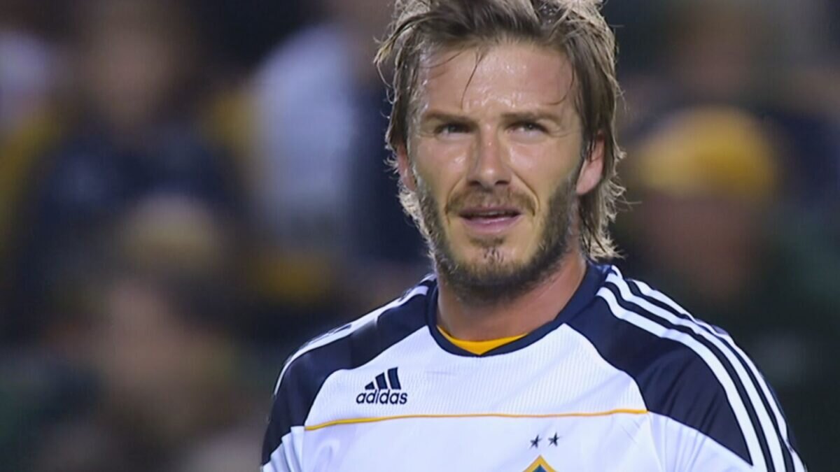 David Beckham ve fotbalovém dresu,