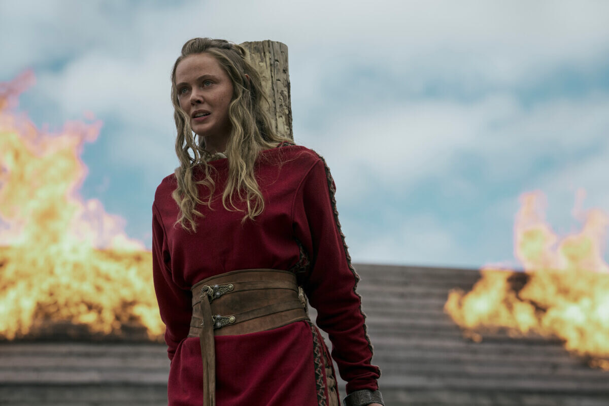 Frida Gustavsson jako Freydís v seriálu Vikingové: Valhalla.