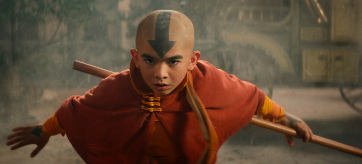 Gordon Cormier jako Aang v seriálu Avatar: Legenda o Aangovi.