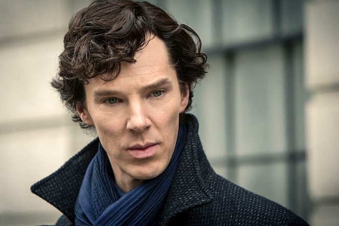 Benedict Cumberbatch v seriálu Sherlock. 