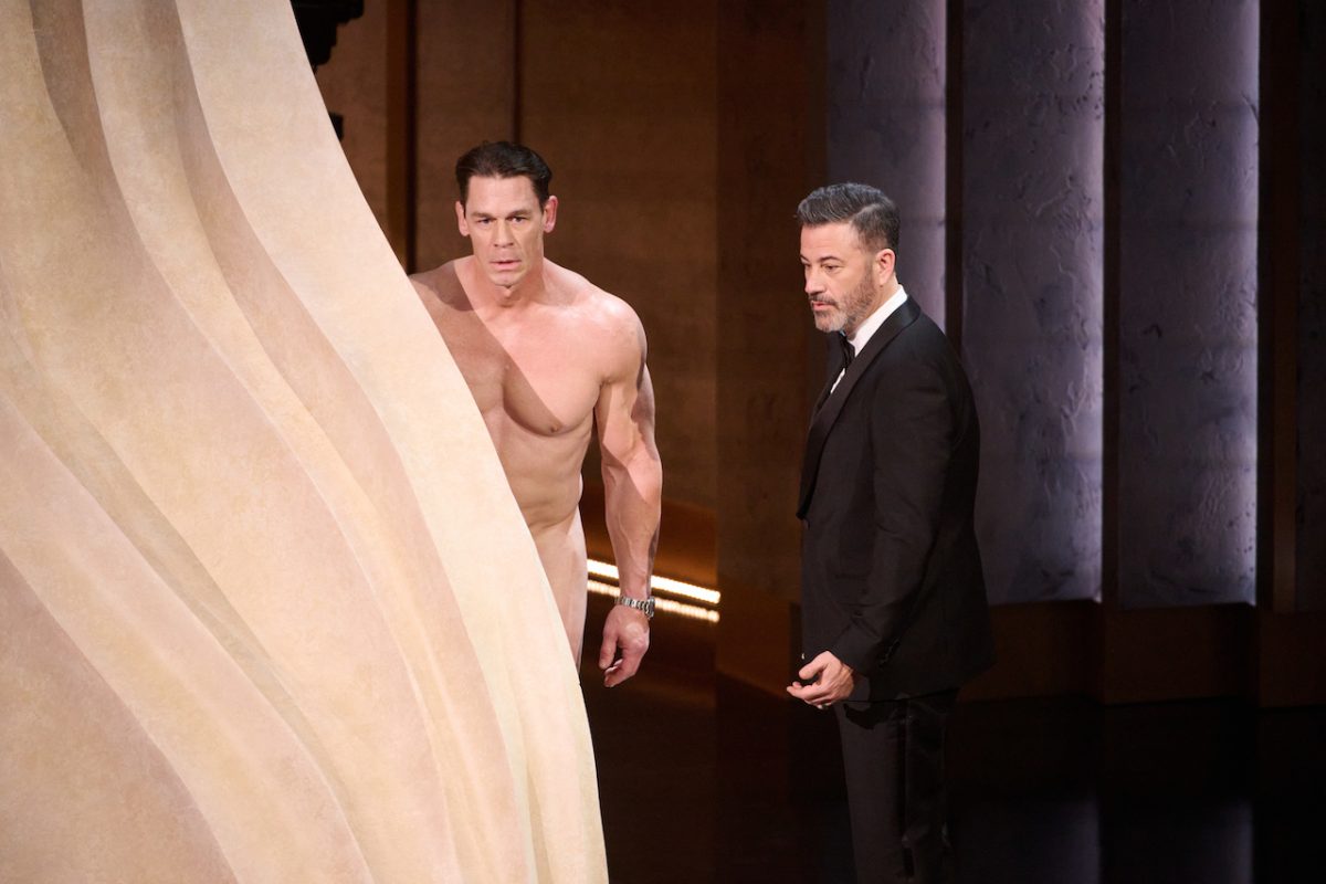 John Cena a Jimmy Kimmel na Oscarech 2024 při předávání ocenění za Nejlepší kostým.